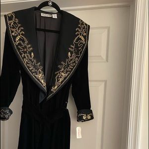 Gorgeous Black velveteen Robe ! Saks Fifth Avenue